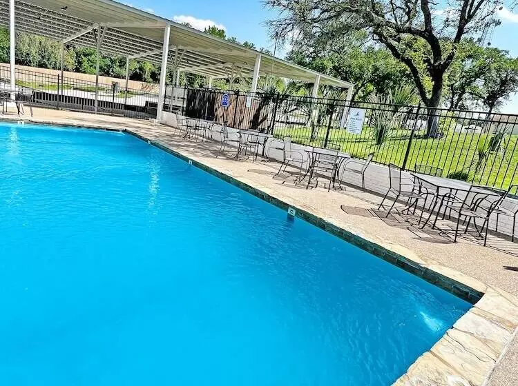 Hotelli Whitney Ridge Resort