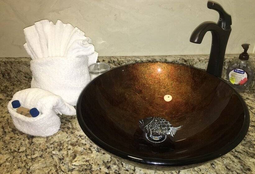 Mountain Harbor King Guest Room On Lake Ouachita By Redawning