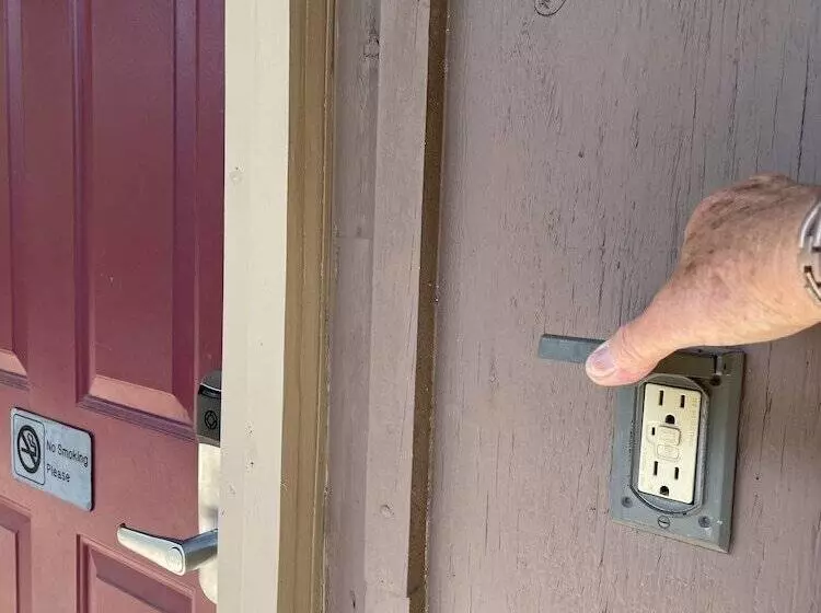 Mountain Harbor Queen Guest Room On Lake Ouachita By Redawning