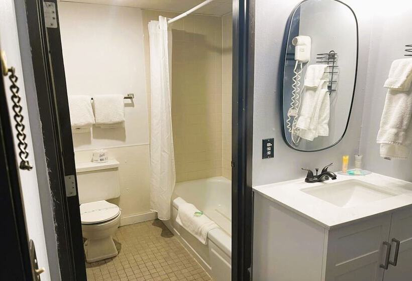 Oyo Hotel Pipestone Mn, Canterbury Park