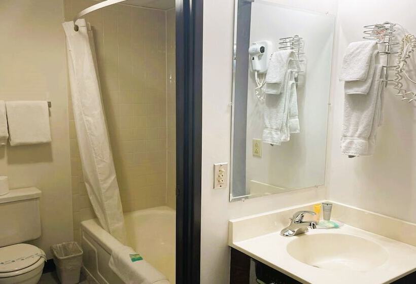 Oyo Hotel Pipestone Mn, Canterbury Park