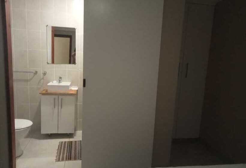 بنسيون Emampingeni Lodge