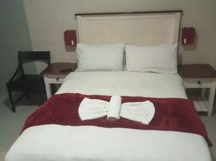 Majatalo Emampingeni Lodge