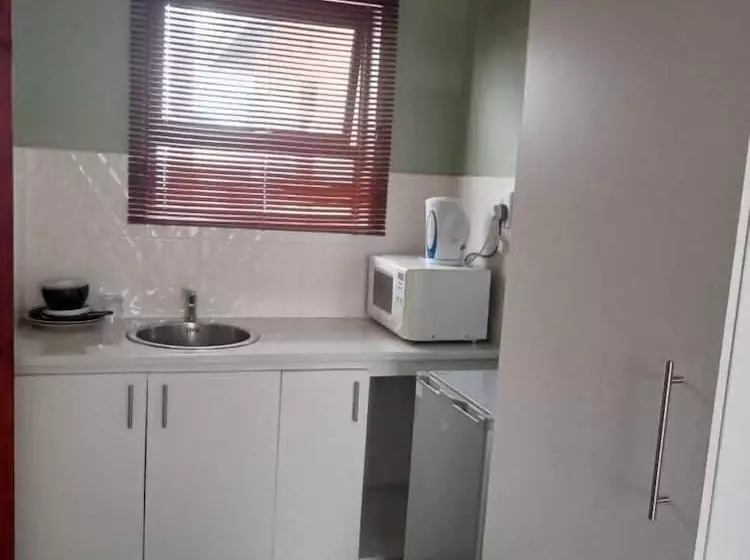 Majatalo Emampingeni Lodge