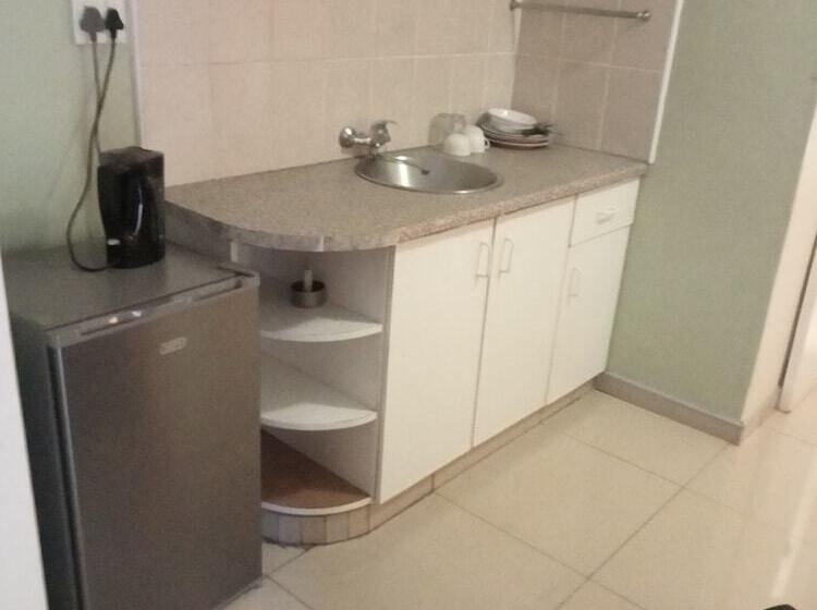 بنسيون Emampingeni Lodge