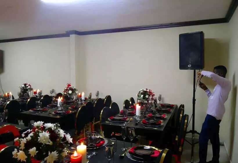 Majatalo Emampingeni Lodge