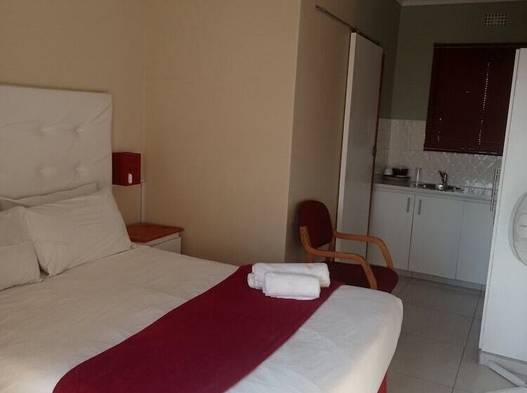 بنسيون Emampingeni Lodge