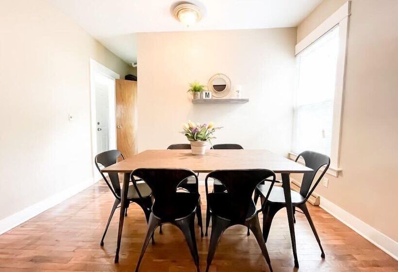 Пансион West Side Historic Home