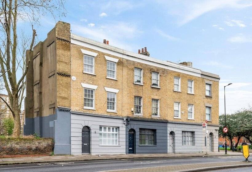 إقامة Modern Townhouse With Cinema Room In London Se1