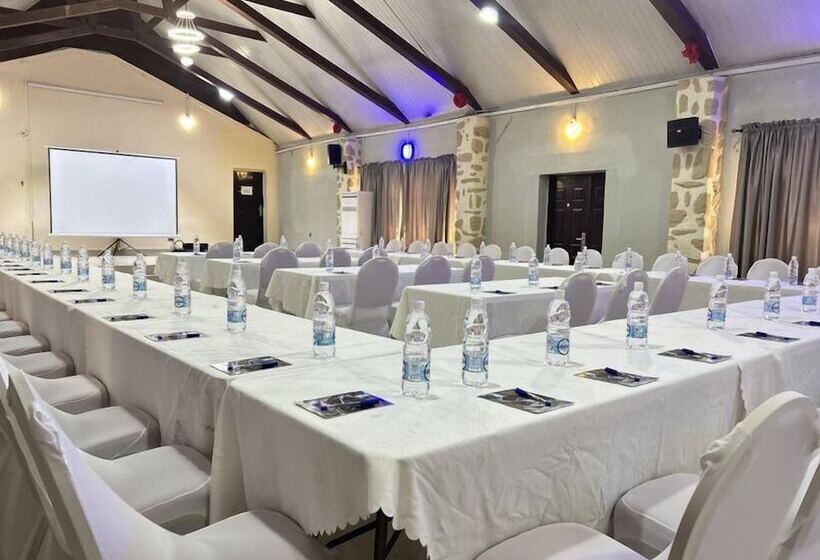 هتل Ikogosi Warm Springs Resort