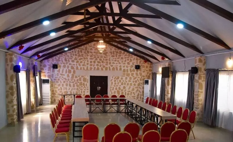 هتل Ikogosi Warm Springs Resort