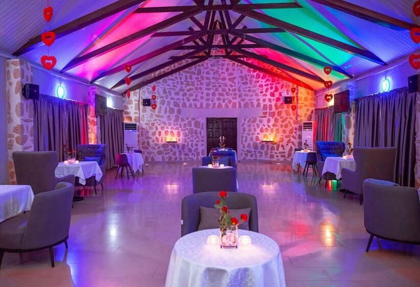 هتل Ikogosi Warm Springs Resort