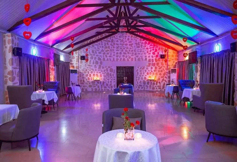 هتل Ikogosi Warm Springs Resort