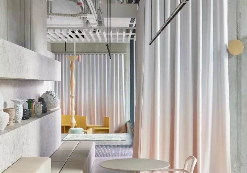 Hotelli Locke At East Side Gallery