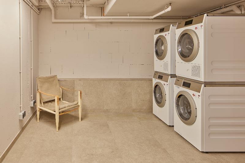 Hotel Locke At East Side Gallery