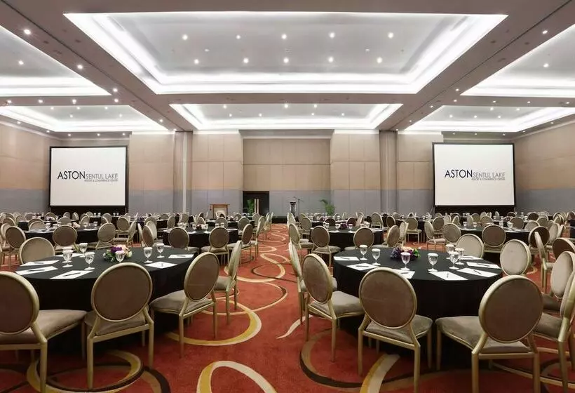 ホテル Aston Sentul Lake Resort & Conference Center