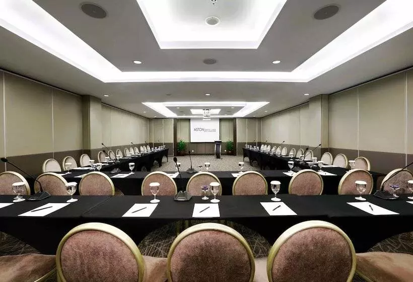 ホテル Aston Sentul Lake Resort & Conference Center