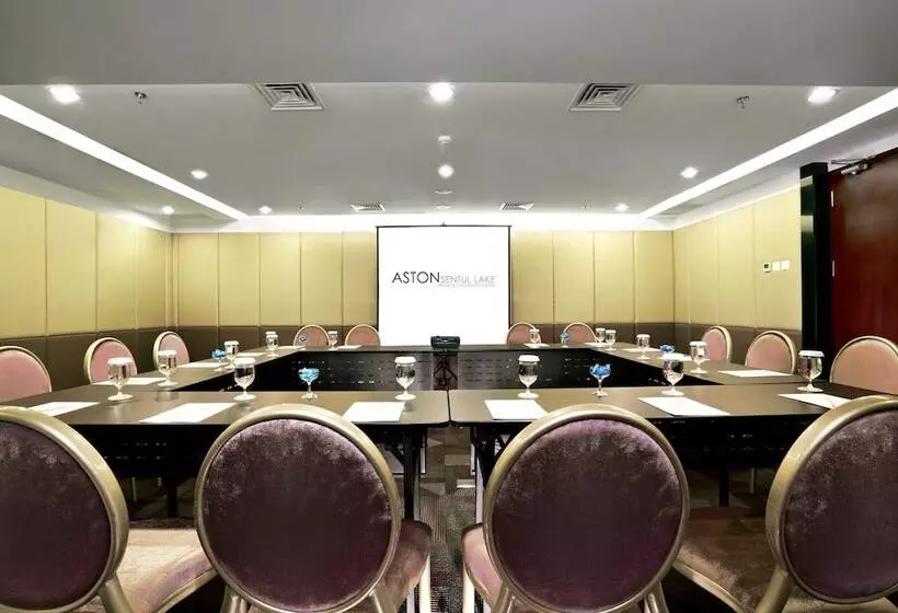 ホテル Aston Sentul Lake Resort & Conference Center