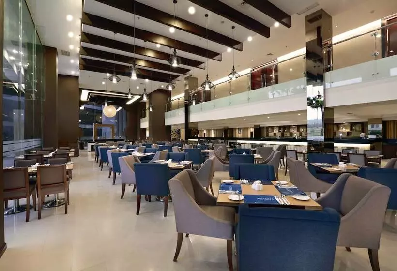 ホテル Aston Sentul Lake Resort & Conference Center