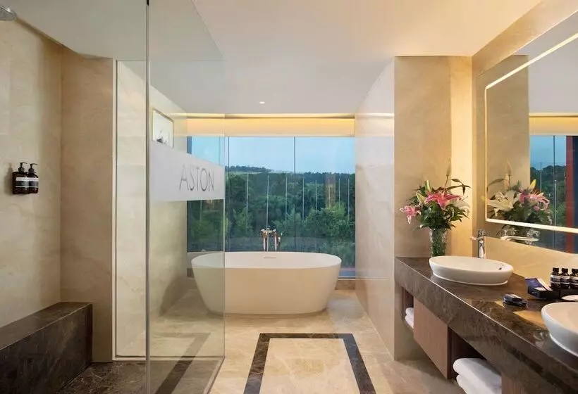 ホテル Aston Sentul Lake Resort & Conference Center