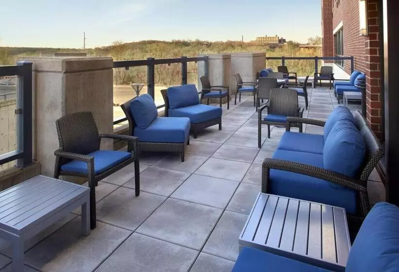 ホテル Courtyard By Marriott Akron Downtown