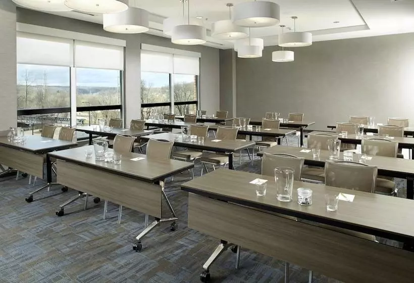 ホテル Courtyard By Marriott Akron Downtown