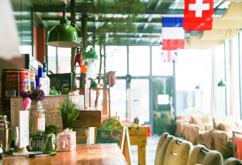 Hotel Home Youth Hostel