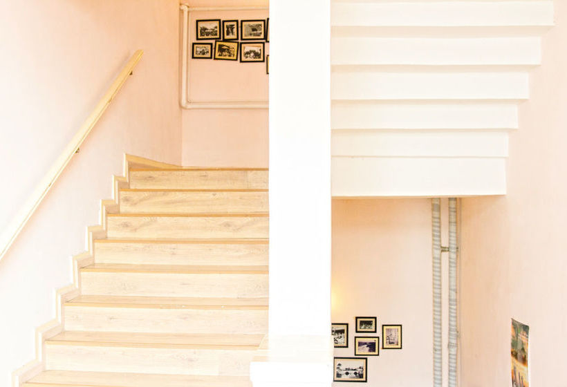 Hotel Home Youth Hostel