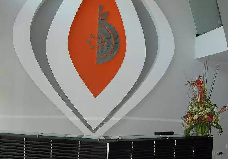 هتل La Media Naranja