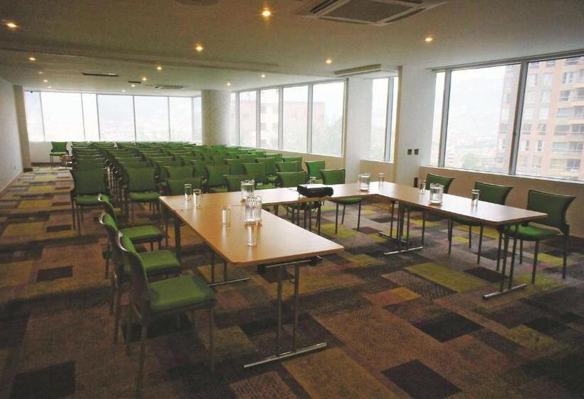 בית מלון כפרי La Quinta By Wyndham Medellin