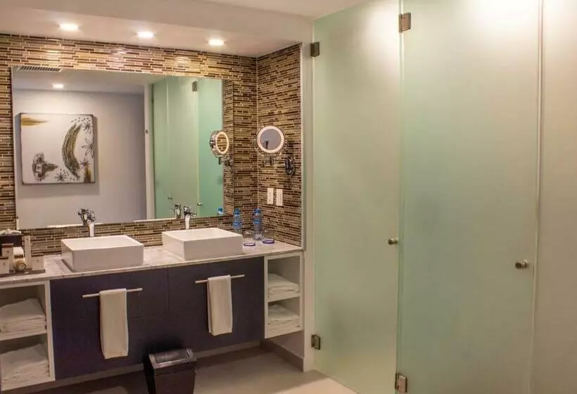 ホテル Residences at The Fives