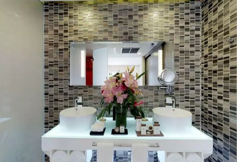 ホテル Residences at The Fives