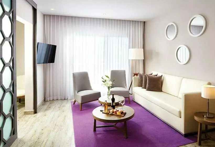 ホテル Residences at The Fives