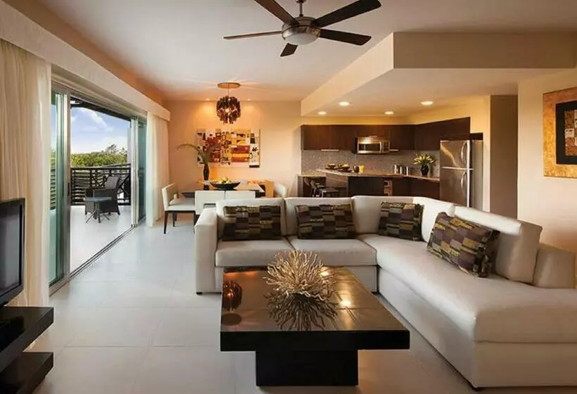 ホテル Residences at The Fives
