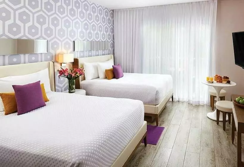 ホテル Residences at The Fives