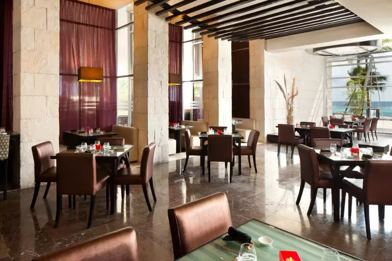 ホテル Residences at The Fives