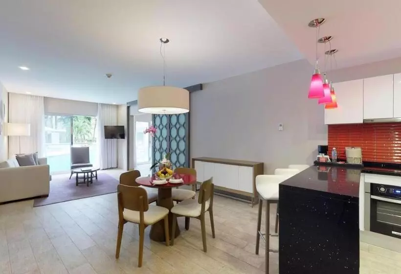 ホテル Residences at The Fives