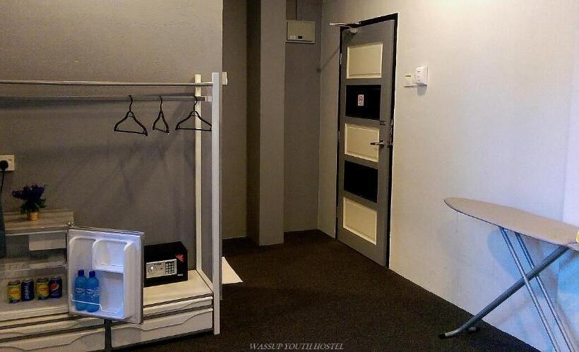 Отель Wassup Youth Hostel