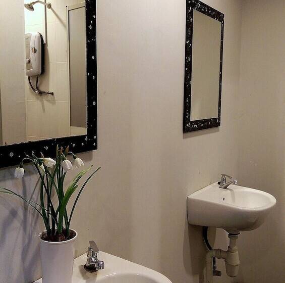 Отель Wassup Youth Hostel