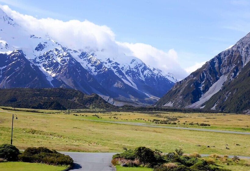 Mt Cook Lodge & Motels