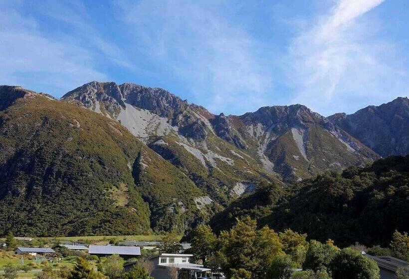 Mt Cook Lodge & Motels