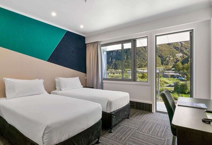 Mt Cook Lodge & Motels