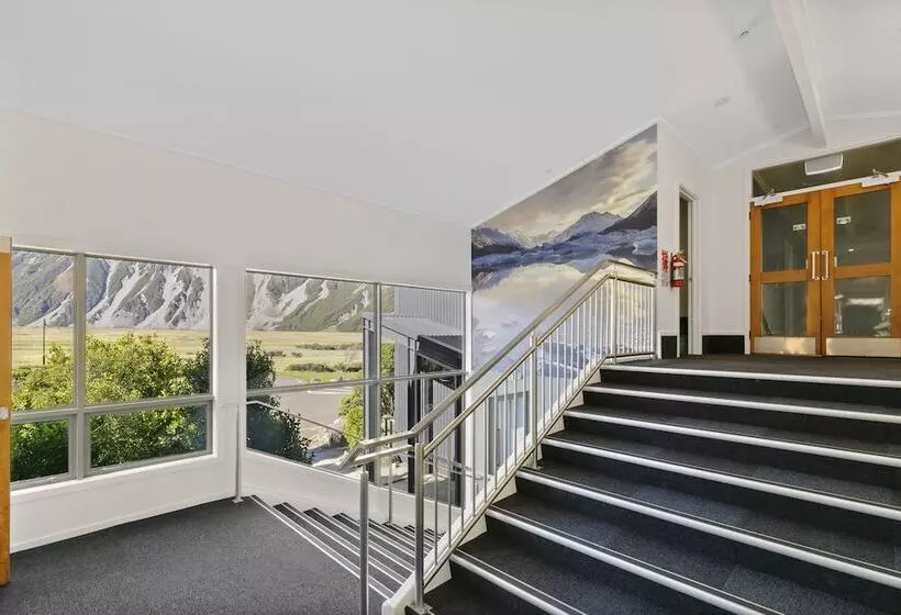 Mt Cook Lodge & Motels