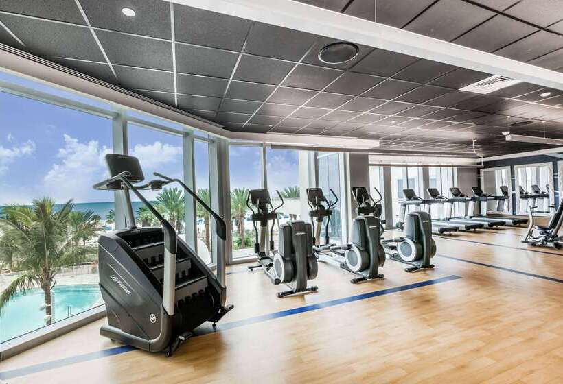 منتجع Wyndham Grand Clearwater Beach