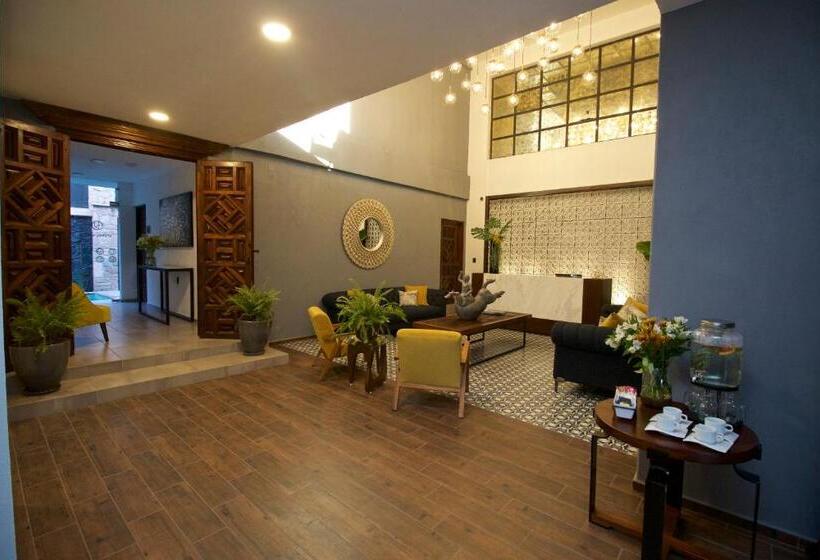 هتل Boutique Casa Loreta