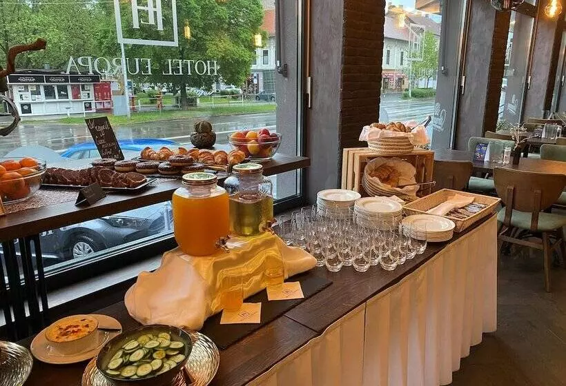هتل Europa Komárno