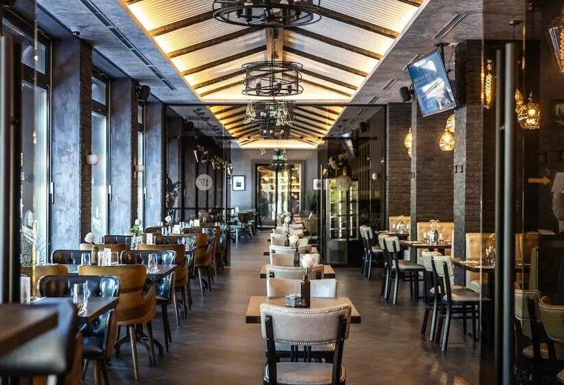 هتل Europa Komárno