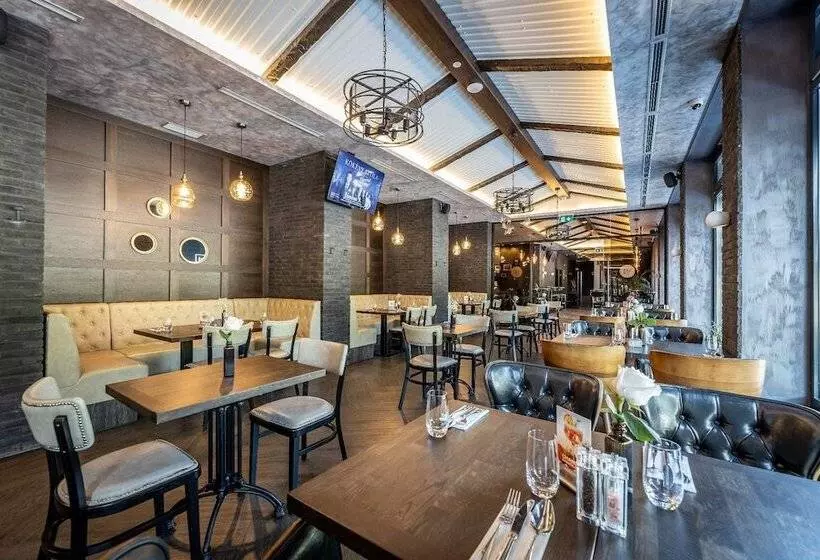 هتل Europa Komárno