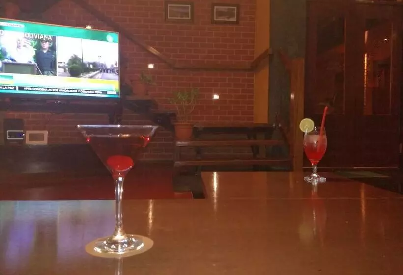 هتل Hostal Cagnapa Restobar
