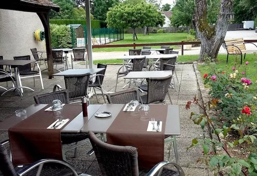 Hotelli Hôtel Restaurant Le Relais De La Sans Fond